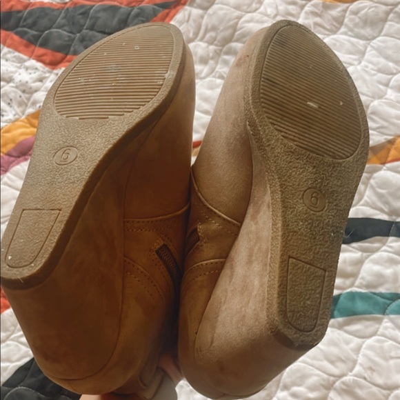 Tan booties - Picture 3 of 3